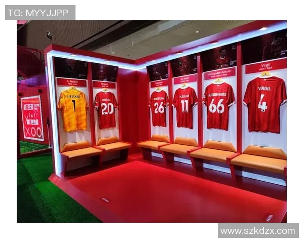 球星挂坠足球:个性化定制饰品展现运动魅力与时尚潮流结合